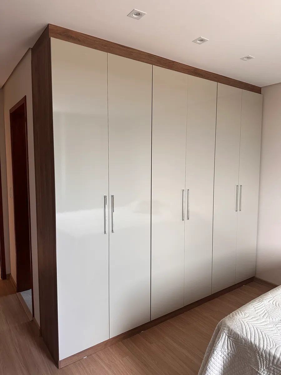 Quarda-roupa planejado pela Loures Ambientes